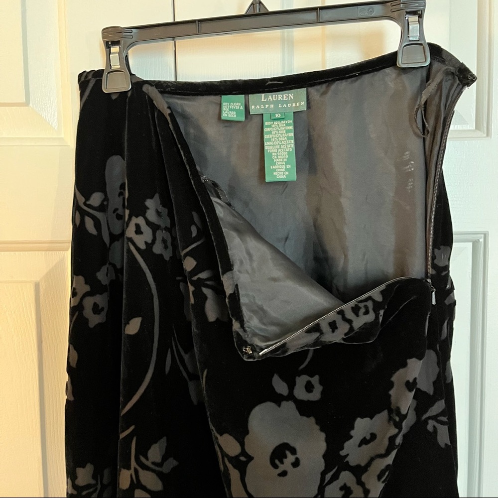 Ralph Lauren- Velvet  skirt with beautiful floral cutouts. - Picture 4 of 6